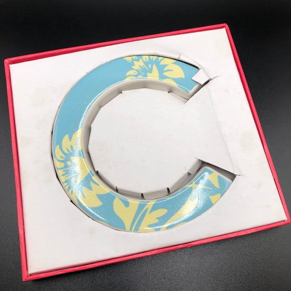 Letter C Ceramic Wall Hanger Decor (NIB) - Picture 3 of 4